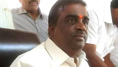 ಶ್ರೀರಾಮಲು ಬೆನ್ನಿಗೆ ನಿಂತ ಸೋಮಶೇಖರ ರೆಡ್ಡಿ: ಕೇಸು ವಾಪಸ್ ಪಡೆಯಲು ಕರುಣಾಕರ ರೆಡ್ಡಿಗೆ ಆಗ್ರಹ