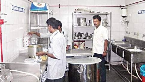 ಐಆರ್ ಸಿಟಿಸಿಯಿಂದ ರೈಲು ನಿಲ್ದಾಣಗಳಲ್ಲಿ ಬೇಸ್ ಕಿಚನ್ ಸ್ಥಾಪನೆಗೆ ನಿರ್ಧಾರ