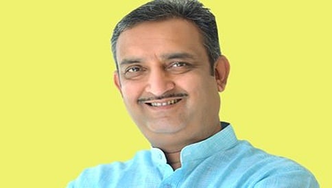 ಯೋಧರ ಪತ್ನಿಯರ ಶೀಲದ ಬಗ್ಗೆ ಅಸಹ್ಯ ಹೇಳಿಕೆ: ಪ್ರಶಾಂತ್ ಪರಿಚಾರಕ್ ಅಮಾನತು