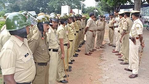 ಬೆಂಗಳೂರು: ಪೊಲೀಸರು ಹಣೆಗೆ ಕುಂಕುಮ,ವಿಭೂತಿ ಇಡೋ ಹಾಗಿಲ್ಲ, ಕೈಗೆ ದಾರ ಕಟ್ಟಂಗಿಲ್ಲ