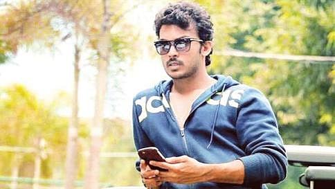 'ವಿಐಪಿ' ಕನ್ನಡದಲ್ಲಿ 'ವೃತ್ತಿ ಇಲ್ಲದ ಪದವೀಧರ'