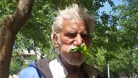 25 ವರ್ಷದಿಂದ ಎಲೆ ಮತ್ತು ತೊಗಟೆಯನ್ನೇ ತಿಂದು ಬದುಕುತ್ತಿರುವ ಅಸಾಮಾನ್ಯ ವ್ಯಕ್ತಿ