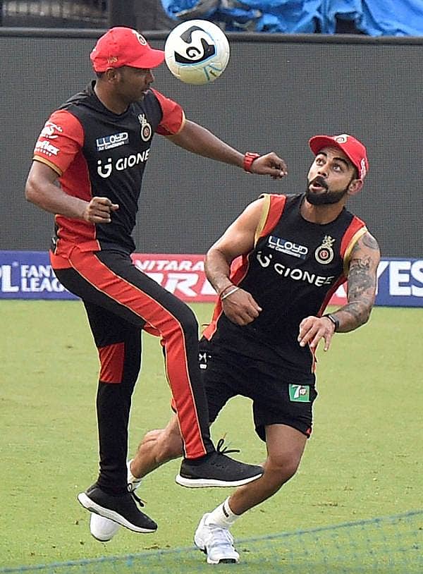 ಈಡನ್ ಗಾರ್ಡನ್ ನಲ್ಲಿ ಅಭ್ಯಾಸ ನಿರತ ಆರ್ಸಿಬಿ ಆಟಗಾರರು