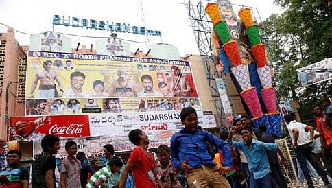 ದಂಗಲ್ ದಾಖಲೆ ಮುರಿದ ಬಾಹುಬಲಿ; 24 ಗಂಟೆಗಳಲ್ಲಿ 10 ಲಕ್ಷ ಟಿಕೆಟ್ ಬುಕ್ಕಿಂಗ್!