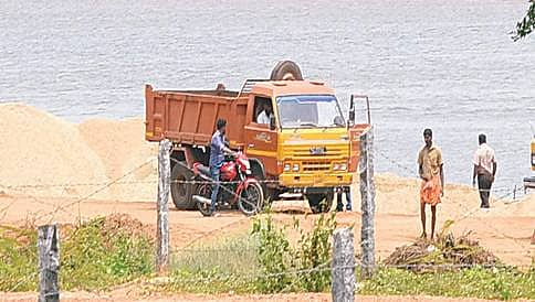 ಮರಳು ಮಾಫಿಯಾ ನಿಯಂತ್ರಣ ಹೇಗೆ? ಯಾರಿಂದ?