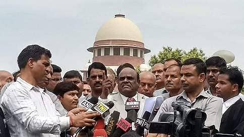 ಜೈಲು ಶಿಕ್ಷೆಯನ್ನು ಪ್ರಶ್ನಿಸಿ ಸುಪ್ರೀಂ ಕೋರ್ಟ್ ಮೆಟ್ಟಿಲೇರಿದ ನ್ಯಾಯಾಧೀಶ ಕರ್ಣನ್