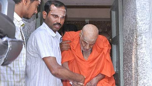 ಸಿದ್ದಗಂಗಾ ಶ್ರೀಗಳ ಆರೋಗ್ಯದಲ್ಲಿ ಚೇತರಿಕೆ; ಆಸ್ಪತ್ರೆಯಿಂದ ಮಠಕ್ಕೆ ವಾಪಸ್!