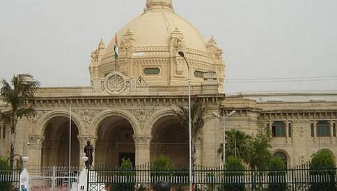 ಉತ್ತರ ಪ್ರದೇಶ ವಿಧಾನಸಭೆಯಲ್ಲಿ ಗದ್ದಲ ಕೋಲಾಹಲ: ರಾಜ್ಯಪಾಲರೆಡೆಗೆ ಪೇಪರ್ ಬಾಲ್ ಎಸೆದ ವಿಪಕ್ಷ ಸದಸ್ಯರು