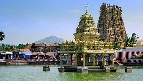 ಒಂದೇ ಲಿಂಗದಲ್ಲಿ ತ್ರಿಮೂರ್ತಿಗಳ ಸಾನ್ನಿಧ್ಯ ಇರುವ ಏಕೈಕ ದೇವಾಲಯ: ದಕ್ಷಿಣ ಭಾರತದ ದೇವಾಲಯದ ವೈಶಿಷ್ಟ್ಯ