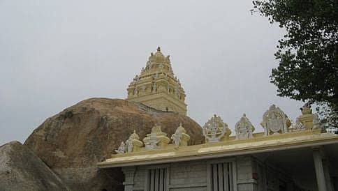 ಕುಕ್ಕೆ ಬಳಿಕ ರಂಗನಾಥಸ್ವಾಮಿ ದೇವಸ್ಥಾನದ ಗೋಪುರಕ್ಕೆ ಸಿಡಿಲು ಬಡಿತ