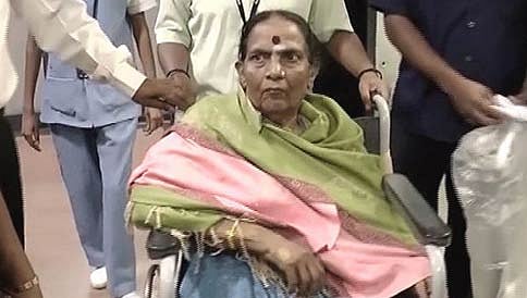 ರಾಜ್ ಸಮಾಧಿ ಇರುವ ಕಂಠೀರವ ಸ್ಡುಡಿಯೋದಲ್ಲೇ ಪಾರ್ವತಮ್ಮ ಅಂತಿಮ ಸಂಸ್ಕಾರ