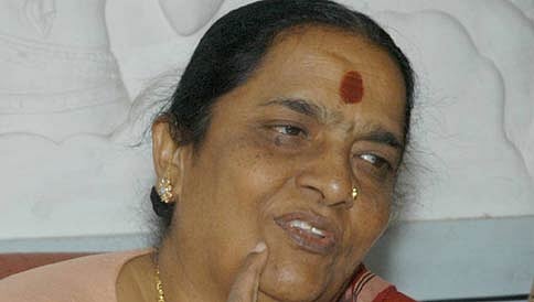 ಅಪ್ಪಾಜಿ ಹಾದಿಯಲ್ಲೇ ಅಮ್ಮ: ನಾರಾಯಣ ನೇತ್ರಾಲಯಕ್ಕೆ ಕಣ್ಣುಗಳ ದಾನ!
