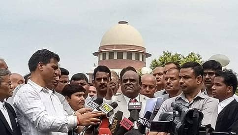 ಸಿಜೆಐ ಮತ್ತು 7 ನ್ಯಾಯಮೂರ್ತಿಗಳಿಗೆ 5 ವರ್ಷ ಕಠಿಣ ಸಜೆ, ತಲಾ 1 ಲಕ್ಷ ರು. ದಂಡ!