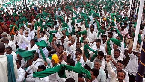 ಸಹಸ್ರ ಸಂಖ್ಯೆಯಲ್ಲಿ ಬಂದ ರೈತರು: ಪ್ರತಿಭಟನಾಕಾರರನ್ನು ಹೊರವಲಯದಲ್ಲಿಯೇ ತಡೆದ ಪೊಲೀಸರು