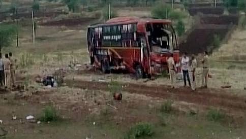 ಮಥುರಾ: ಕಾರು ಕಾಲುವೆಗೆ ಬಿದ್ದು 10 ಮಂದಿ ಸಾವು, 'ಮಹಾ' ರಸ್ತೆ ಅಪಘಾತದಲ್ಲಿ 9 ಜನ ಸಾವು, 22 ಮಂದಿಗೆ ಗಾಯ