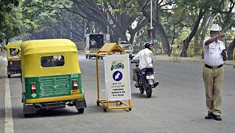 ಆಟೋ ಚಾಲಕರು ದುಪ್ಪಟ್ಟು ಹಣ ಕೇಳಿದರೆ ದೂರು ನೀಡಿ: ಪೊಲೀಸರು!