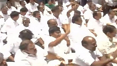 ತಮಿಳುನಾಡು ವಿಧಾನಸಭೆ: ಗದ್ದಲದ ನಡುವೆಯೇ ಜಿಎಸ್ ಟಿ ಮಸೂದೆ ಅಂಗೀಕಾರ