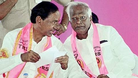 ತೆಲಂಗಾಣ ರಾಜ್ಯೋತ್ಸವ ಕಾರ್ಯಕ್ರಮದಲ್ಲಿ ಕುಸಿದು ಬಿದ್ದ ಉಪ ಮುಖ್ಯಮಂತ್ರಿ ಕಡಿಯಾಂ ಶ್ರೀಹರಿ
