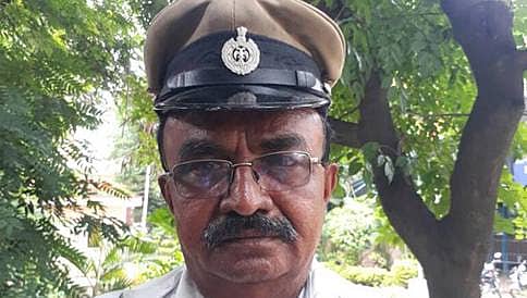 ರಾಷ್ಟ್ರಪತಿ ಬೆಂಗಾವಲು ಪಡೆ ತಡೆದು ಆ್ಯಂಬುಲೆನ್ಸ್'ಗೆ ದಾರಿ ಮಾಡಿಕೊಟ್ಟ ಪಿಎಸ್ಐಗೆ ಮೆಚ್ಚುಗೆ, ಬಹುಮಾನ!