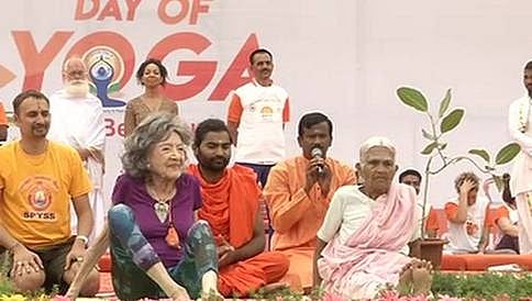 ಬೆಂಗಳೂರು: ಒಂದೇ ವೇದಿಕೆಯಲ್ಲಿ ವಿಶ್ವದ ಹಿರಿಯ ಯೋಗ ಶಿಕ್ಷಕಿ ಮತ್ತು ಭಾರತದ ಅತಿ ಹಿರಿಯ ಯೋಗ ಗುರು!