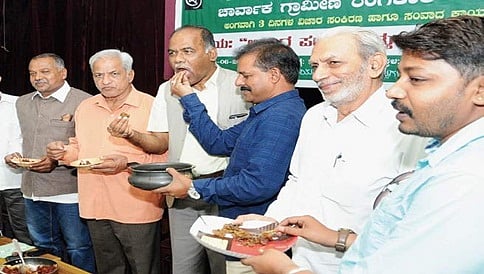 ಮೈಸೂರು: ಕಲಾಮಂದಿರದಲ್ಲಿ ಬೀಫ್ ಸೇವನೆ, ಕನ್ನಡ ವೇದಿಕೆಯಿಂದ ಪ್ರತಿಭಟನೆ