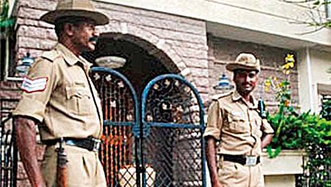 ಆರ್ಡರ್ಲಿಗಳ ಸೇವೆ ಮುಂದುವರಿಕೆ: ಡಿಜಿ ಆರ್.ಕೆ ದತ್ತ ಸೇರಿ 40 ಐಪಿಎಸ್ ಗಳ ವಿರುದ್ಧ ದೂರು