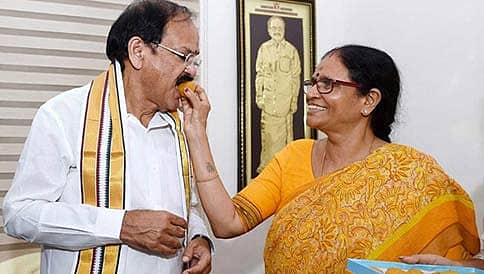 ನಾಯ್ಡುರನ್ನು ಉಪ ರಾಷ್ಟ್ರಪತಿ ಅಭ್ಯರ್ಥಿ ಮಾಡಿರುವುದು 'ಐತಿಹಾಸಿಕ ನಿರ್ಧಾರ": ಬಂಡಾರು ದತ್ತಾತ್ರೇಯ