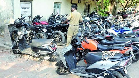 ಯೂಟ್ಯೂಬ್ ನೋಡಿ ಬೈಕ್ ಕದಿಯುತ್ತಿದ್ದ ಖತರ್ನಾಕ್ ಕಳ್ಳರ ಬಂಧನ!