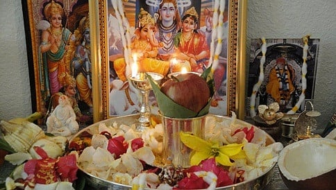 ಭೀಮನ ಅಮಾವಾಸ್ಯೆ: ಪತಿ ಸಂಜೀವಿನಿ ವ್ರತದೊಂದಿಗೆ ಸಹೋದರನಿಂದ ಭಂಢಾರ ಒಡೆಸಿ ಉಡುಗೊರೆ ನೀಡುವ ಸಂಭ್ರಮದ ಆಚರಣೆ