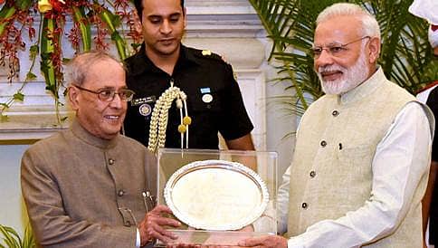 ನಿರ್ಗಮಿತ ರಾಷ್ಟ್ರಪತಿ ಪ್ರಣಬ್ ಮುಖರ್ಜಿಯವರಿಗೆ ಪ್ರಧಾನಿ ಮೋದಿಯಿಂದ ಬೀಳ್ಕೊಡುಗೆ