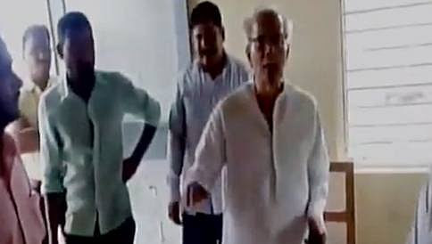 ಶಾಲಾ ಸಿಬ್ಬಂದಿಗೆ ಕಪಾಳಮೋಕ್ಷ ಮಾಡಿದ ಮಹಾರಾಷ್ಟ್ರ ಸಚಿವನ ತಂದೆ: ವಿಡಿಯೋ ವೈರಲ್