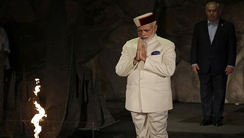 ಇಸ್ರೇಲ್ ನಲ್ಲಿ ಮೋದಿ: ಯಾದ್ ವಶೆಮ್ ಸ್ಮಾರಕಕ್ಕೆ ಭೇಟಿ