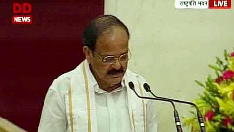 ದೇಶದ 13ನೇ ಉಪ ರಾಷ್ಟ್ರಪತಿಯಾಗಿ ವೆಂಕಯ್ಯನಾಯ್ಡು ಪ್ರಮಾಣ ವಚನ ಸ್ವೀಕಾರ