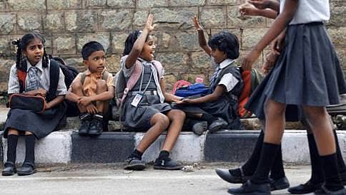 ಕರ್ನಾಟಕ: 2,500ಕ್ಕೂ ಹೆಚ್ಚು ಶಾಲೆಗಳಿಗೆ ಪೂರೈಕೆಯಾಗದ ಸರ್ಕಾರದ ಉಚಿತ ಶೂ, ಸಾಕ್ಸ್