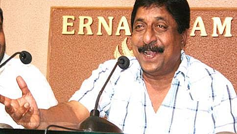 ಮಲಯಾಳಂ ನಟಿ ಲೈಂಗಿಕ ದೌರ್ಜನ್ಯ ಪ್ರಕರಣ: ದಿಲೀಪ್ ಬೆಂಬಲಕ್ಕೆ ನಿಂತ ನಟ ಶ್ರೀನಿವಾಸನ್