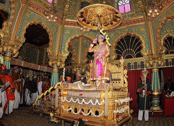 ಮೈಸೂರು ಅರಮನೆಯಲ್ಲಿ ಯದುವೀರ ಒಡೆಯರ್ ಖಾಸಗಿ ದರ್ಬಾರ್ ಚಿತ್ರಗಳು