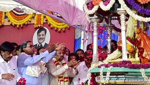 ವೈಭವದ ನಾಡ ಹಬ್ಬ ದಸರಾಗೆ ಚಾಲನೆ; ನಿತ್ಯೋತ್ಸವ ಕವಿಯಿಂದ ಉದ್ಘಾಟನೆ