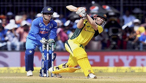 3ನೇ ಏಕದಿನ ಪಂದ್ಯ: ಭಾರತಕ್ಕೆ 294 ರನ್‍ಗಳ ಗುರಿ ನೀಡಿದ ಆಸ್ಟ್ರೇಲಿಯಾ
