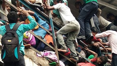 ಮುಂಬೈ ರೈಲ್ವೆ ನಿಲ್ದಾಣದಲ್ಲಿ ಕಾಲ್ತುಳಿತ: ಸಾವಿನ ಸಂಖ್ಯೆ 23ಕ್ಕೆ ಏರಿಕೆ