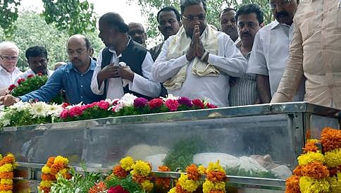 ಲಿಂಗಾಯತ ರುದ್ರಭೂಮಿಯ ಮಣ್ಣಲ್ಲಿ ಮಣ್ಣಾದ ಪತ್ರಕರ್ತೆ ಗೌರಿ ಲಂಕೇಶ್