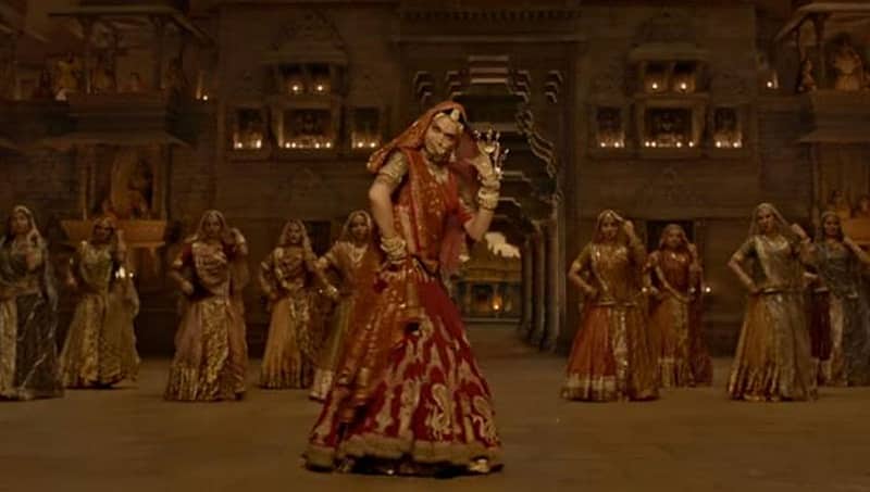 ಅಹ್ಮದಾಬಾದ್: ಪ್ರಧಾನಿ ಮೋದಿ, ಇಸ್ರೇಲ್ ಪ್ರಧಾನಿ ನೇತನ್ಯಾಹುಗೆ ಪದ್ಮಾವತಿ ಚಿತ್ರದ ಘೂಮರ್ ಹಾಡಿನ ಸ್ವಾಗತ!