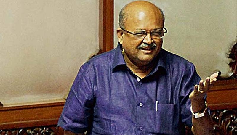 ಸಚಿವ ಹೆಗಡೆಯನ್ನು ರೂಟ್ ನಂ.4 ರ ಬಸ್ ಹತ್ತಿಸಬೇಕು: ಸಾರಿಗೆ ಸಚಿವ ರೇವಣ್ಣ
