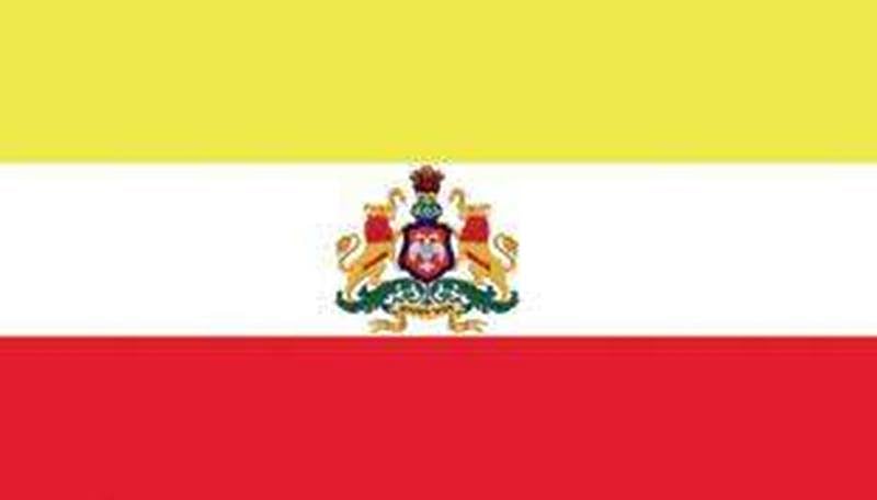 ಹಳದಿ, ಬಿಳಿ, ಕೆಂಪು ಬಣ್ಣದೊಂದಿಗೆ ಸಿದ್ಧಗೊಂಡ ನಾಡಧ್ವಜ