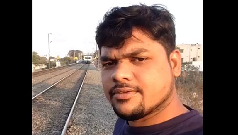 ಹೈದರಾಬಾದ್ ಯುವಕನಿಂದ ಚಲಿಸುವ ರೈಲಿನೊಂದಿಗೆ ಸೆಲ್ಫಿ ವಿಡಿಯೋ, ವೈರಲ್
