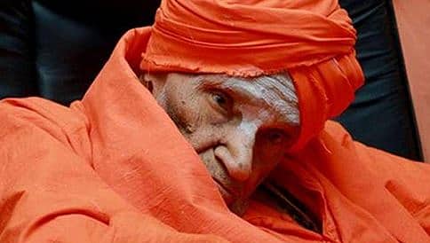 ಸಿದ್ದಗಂಗಾ ಶ್ರೀಗಳ ಆರೋಗ್ಯದಲ್ಲಿ ಚೇತರಿಕೆ: ನಿತ್ಯ ಪೂಜೆ ನೆರವೇರಿಸಿದ ನಡೆದಾಡುವ ದೇವರು