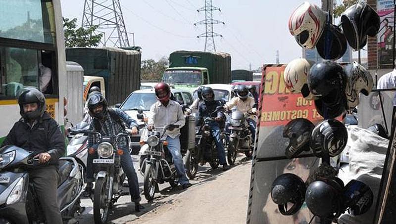 ಬೆಂಗಳೂರು: ನಕಲಿ ಹೆಲ್ಮೆಟ್ ವಿರುದ್ಧದ ಕಾರ್ಯಾಚರಣೆಯಿಂದ ಹಿಂದೆ ಸರಿದ ಪೊಲೀಸರು
