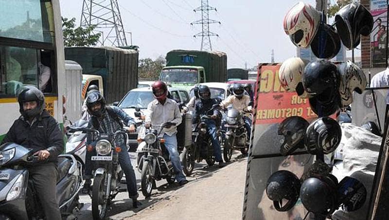 ಬೆಂಗಳೂರು: ನಕಲಿ ಹೆಲ್ಮೆಟ್ ವಿರುದ್ಧದ ಕಾರ್ಯಾಚರಣೆಯಿಂದ ಹಿಂದೆ ಸರಿದ ಪೊಲೀಸರು