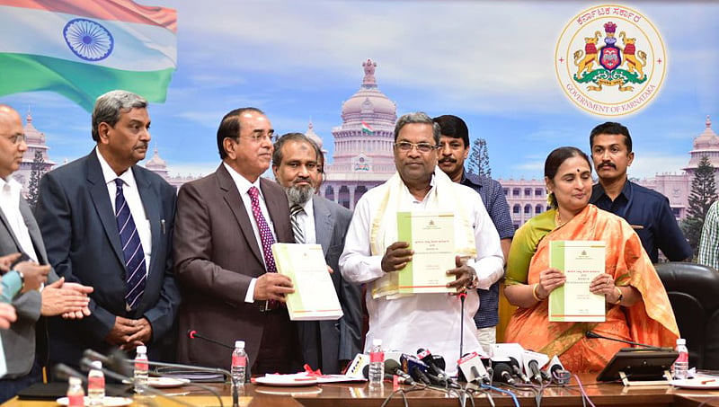ಕರ್ನಾಟಕ: 6ನೇ ವೇತನ ಆಯೋಗದ ವರದಿ ಸಲ್ಲಿಕೆ, ಶೇ 30ರಷ್ಟು ವೇತನ ಹೆಚ್ಚಳಕ್ಕೆ ಶಿಫಾರಸು