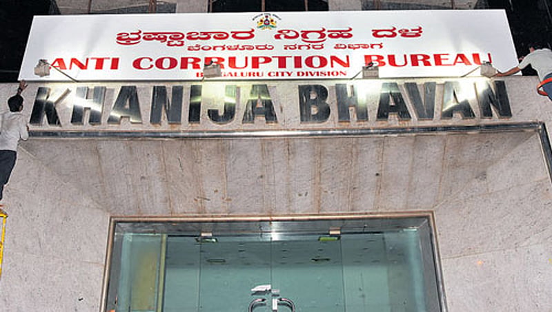 ಆದಾಯ ಮೀರಿದ ಆಸ್ತಿ; ಬಳ್ಳಾರಿ, ಗದಗದಲ್ಲಿ ಎಸಿಬಿ ದಾಳಿ
