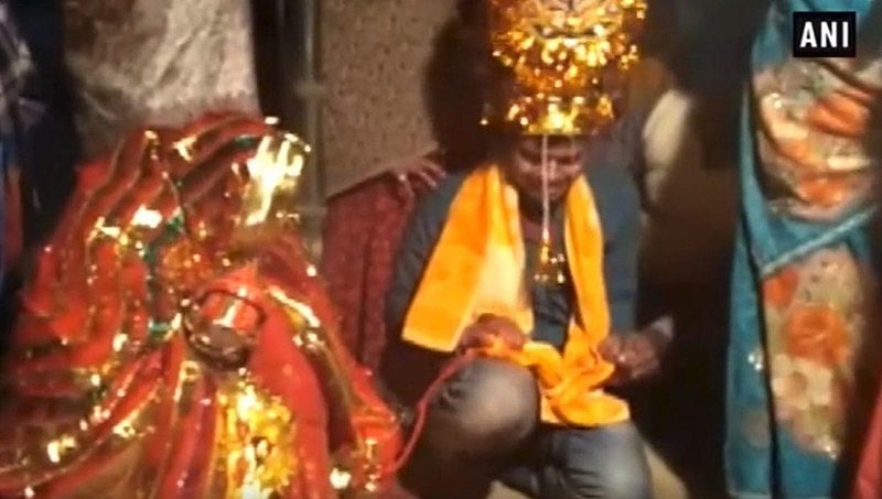 ಗನ್ ಪಾಯಿಂಟ್‌ನಲ್ಲಿ ಬಲವಂತದ ಮದುವೆ; ಬಿಕ್ಕಿ ಬಿಕ್ಕಿ ಅತ್ತ ಮಧುಮಗ!